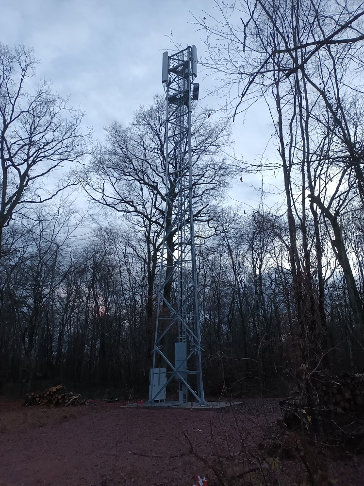 Le pylône est en place